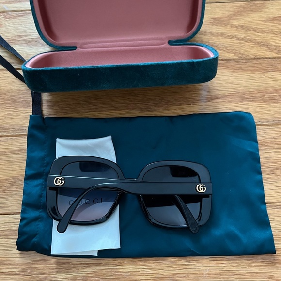 GUCCI OVERSIZED SUNGLASSES - Picture 6 of 7